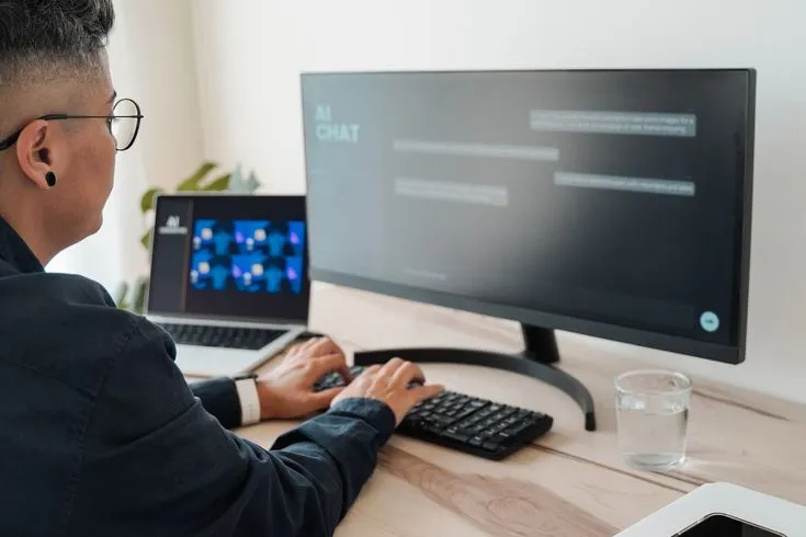 Zespół Micro-SaaS Mastery w biurze